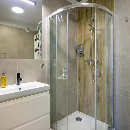 Rentplanet - Na Grobli アパート *